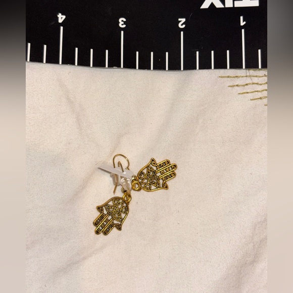 Neiman Marcus Gold Floral Cluster Earrings - Picture 3 of 6